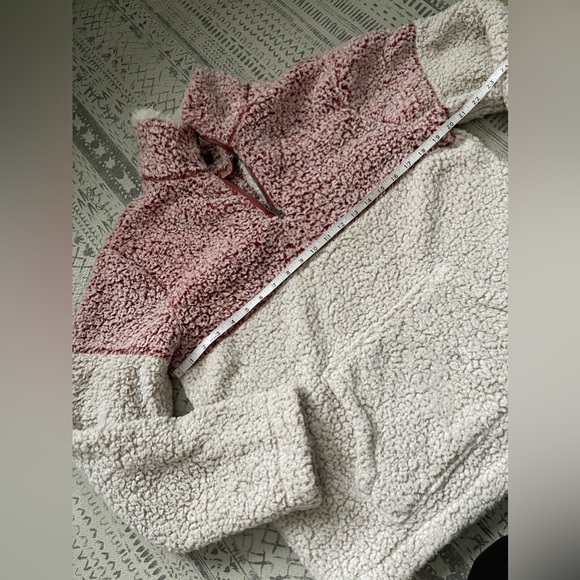 LOVE TREE FAUX FUR RED/CREAM ZIPPER PULLOVER SIZE L - Picture 3 of 6